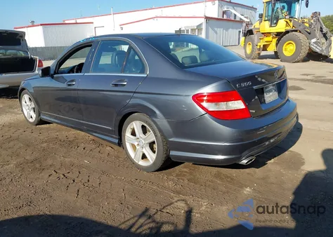 2011 Mercedes-Benz C 300 Luxury/Sport из США, поврежденный, VIN WDDGF5EB2BA529568